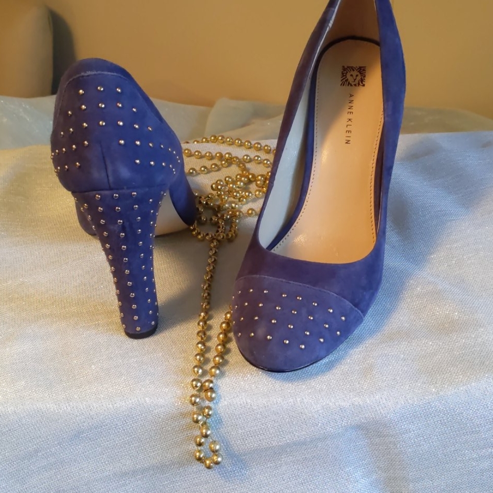 Shoes - Picture 2 of 3